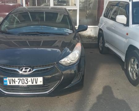 HYUNDAI Elantra