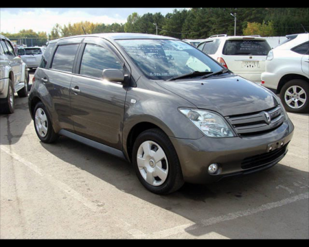 TOYOTA Ist