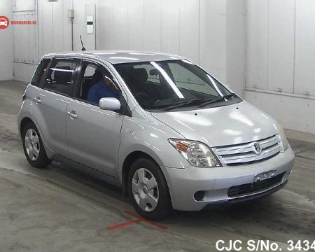 TOYOTA Ist