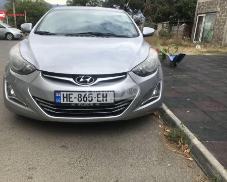 HYUNDAI Elantra