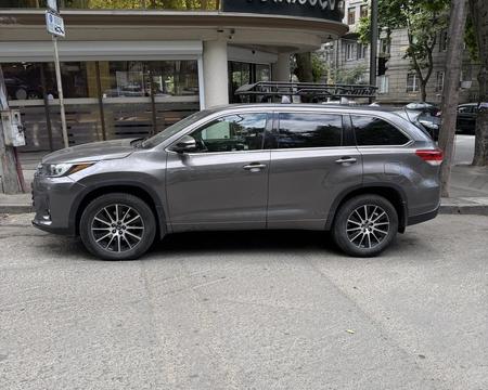 TOYOTA Highlander