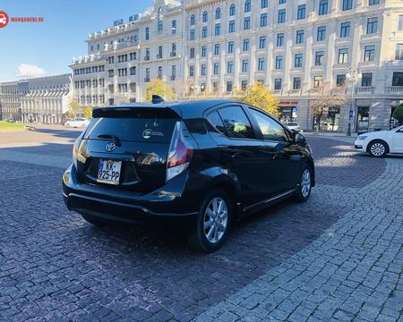 TOYOTA Prius C