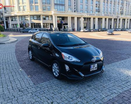 TOYOTA Prius C