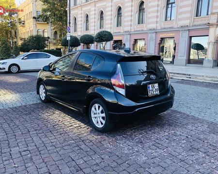 TOYOTA Prius C