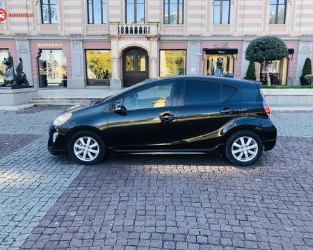TOYOTA Prius C