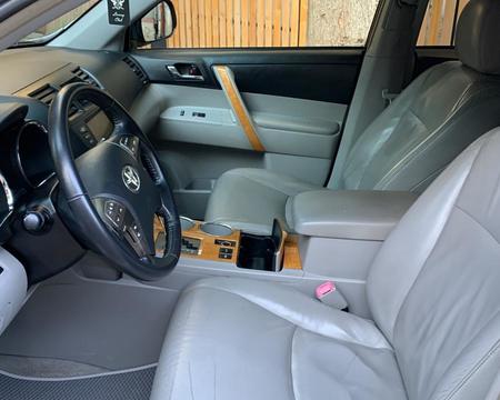 TOYOTA Highlander