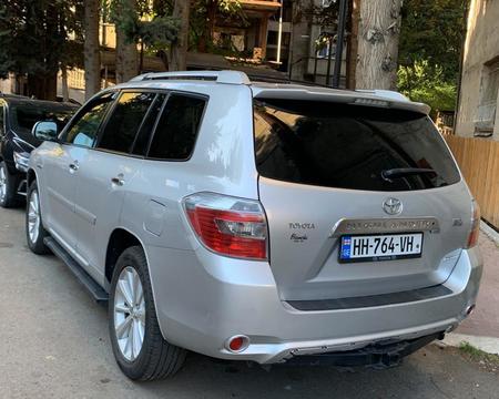 TOYOTA Highlander