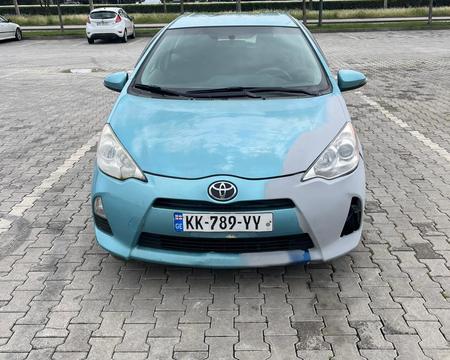 TOYOTA Prius C