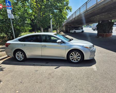 TOYOTA Avalon