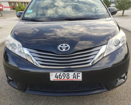 TOYOTA Sienna