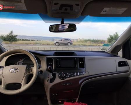TOYOTA Sienna