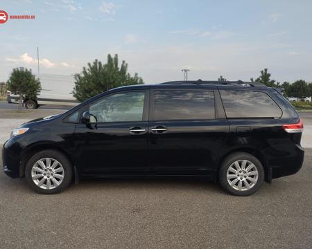 TOYOTA Sienna