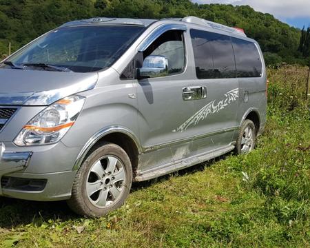 HYUNDAI H1