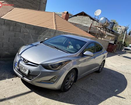 HYUNDAI Elantra