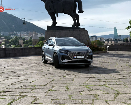 AUDI Q8