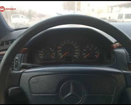 MERCEDES-BENZ E 220