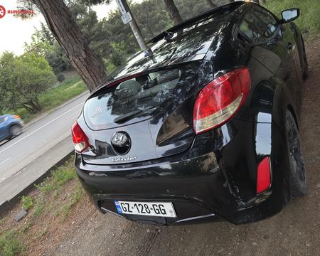 HYUNDAI Veloster