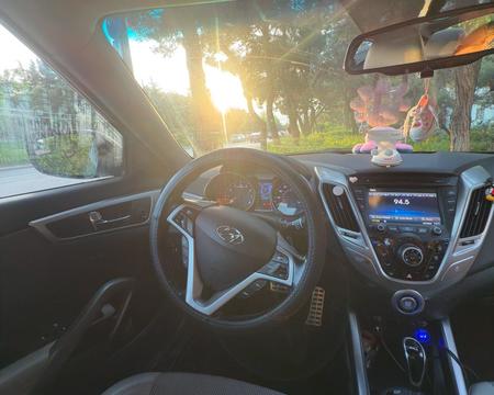 HYUNDAI Veloster