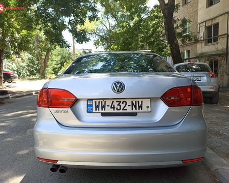 VOLKSWAGEN Jetta