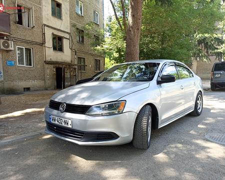 VOLKSWAGEN Jetta