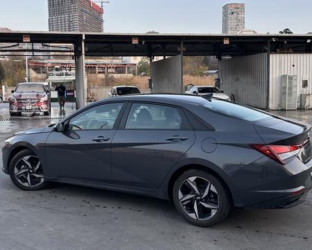 HYUNDAI Elantra