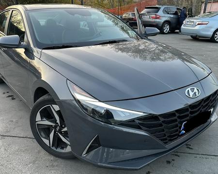 HYUNDAI Elantra