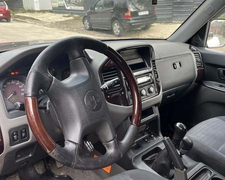 MITSUBISHI Pajero