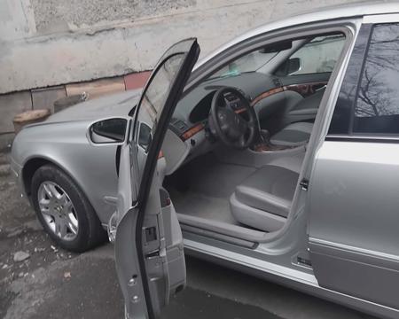MERCEDES-BENZ E 320