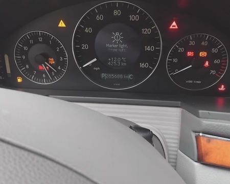 MERCEDES-BENZ E 320