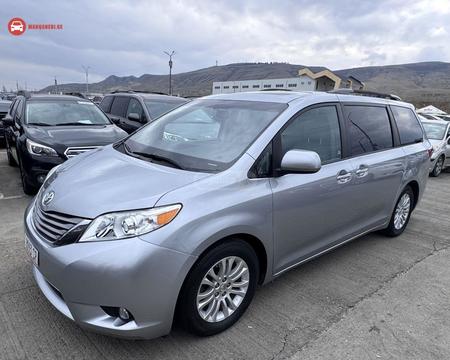 TOYOTA Sienna