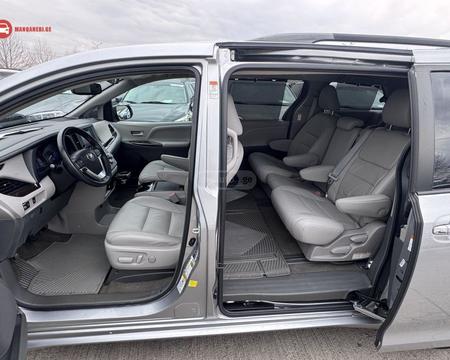 TOYOTA Sienna
