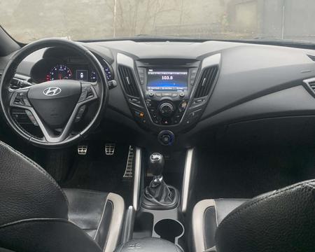 HYUNDAI Veloster
