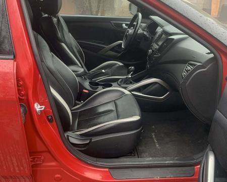 HYUNDAI Veloster
