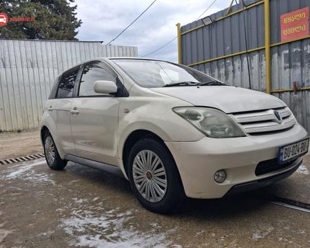 TOYOTA Ist
