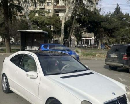 MERCEDES-BENZ C 230