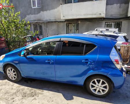 TOYOTA Prius C