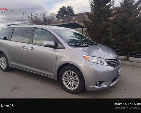 TOYOTA Sienna