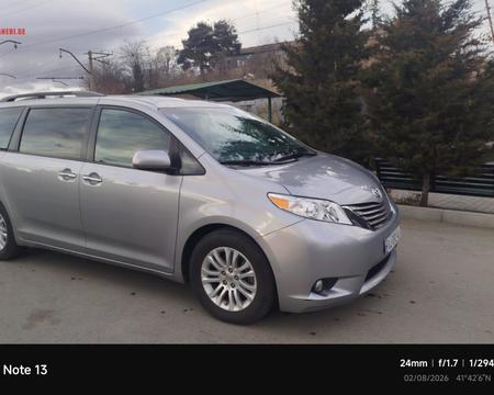 TOYOTA Sienna