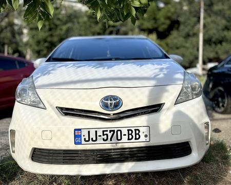 TOYOTA Prius V