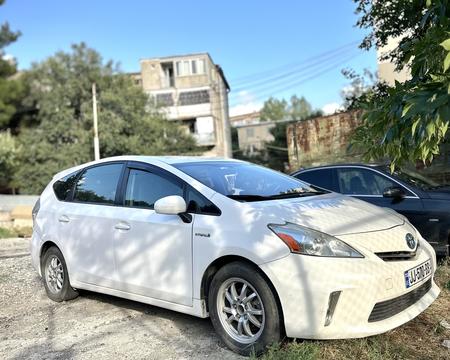 TOYOTA Prius V
