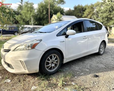 TOYOTA Prius V
