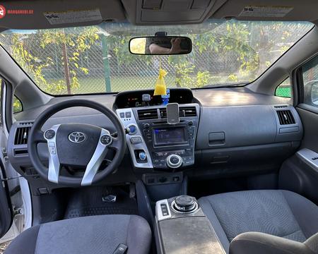 TOYOTA Prius V