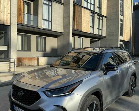 TOYOTA Highlander