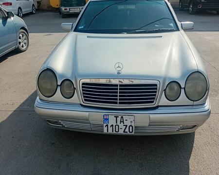 MERCEDES-BENZ E 200
