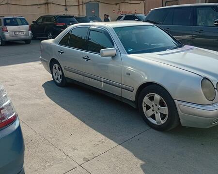 MERCEDES-BENZ E 200