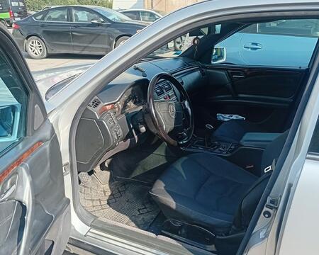 MERCEDES-BENZ E 200